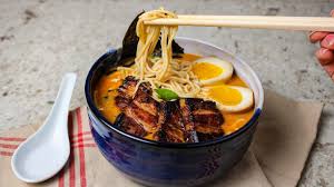 Simmering tonkotsu broth