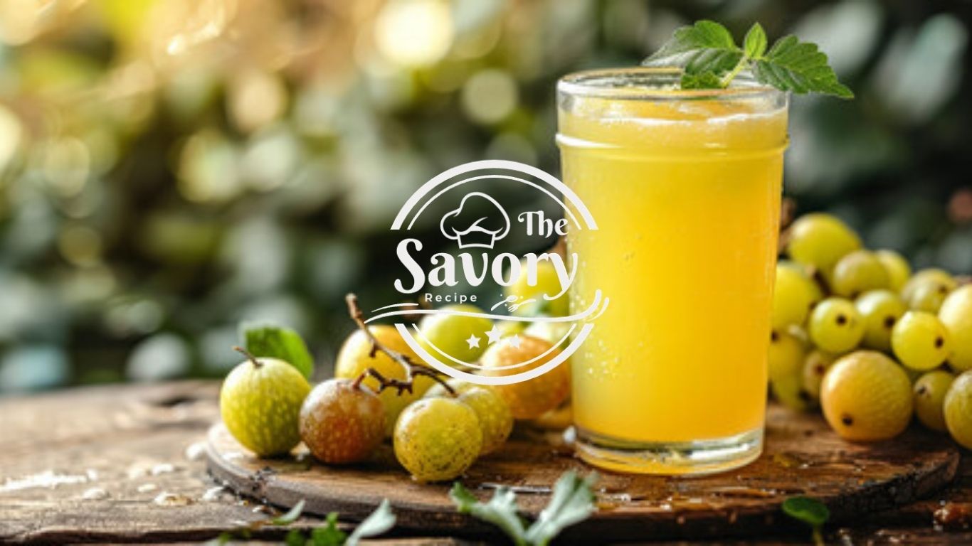 Fresh grape juice in a glass with grapes